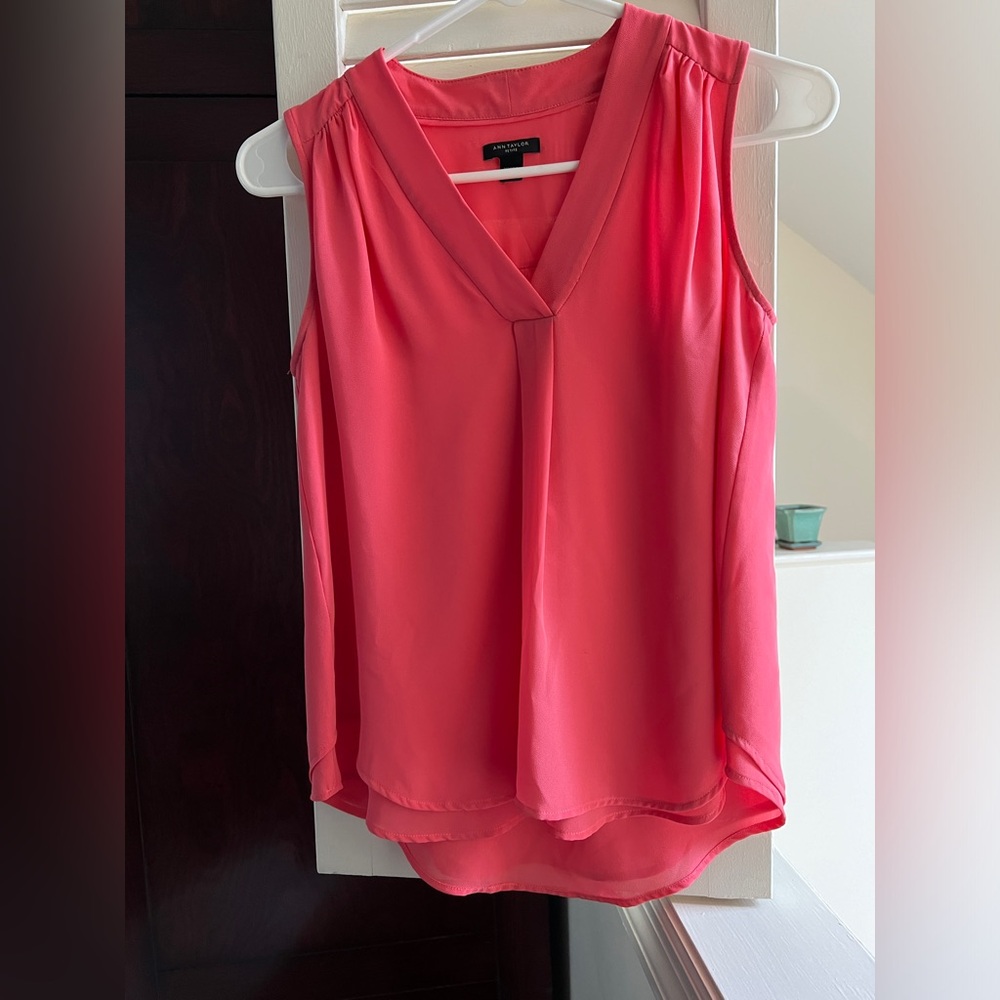 Ann Taylor Sleeveless Coral V-Neck Women's Top